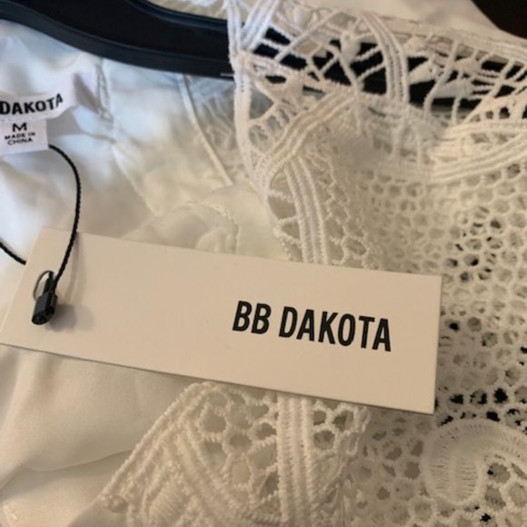 BB Dakota Women's Ivory White Lacy Deep V-Neck Button Belted Mini Dress M NWT - Picture 3 of 8